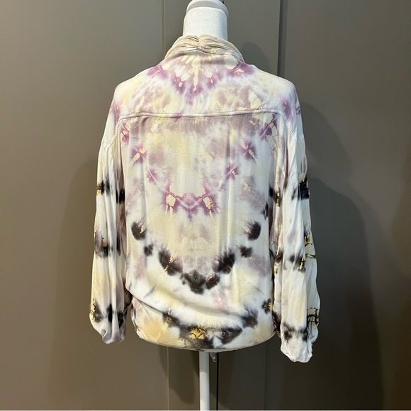 Young, Fabulous, & Broke “Carmen Top”. Tie Dye w/ Front Knot. 100% Rayon Fabric. - Picture 6 of 10